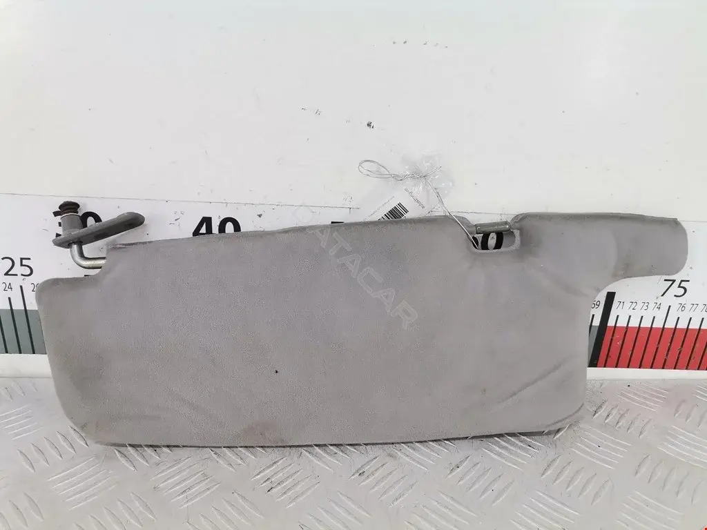 Козырек солнцезащитный MR115170