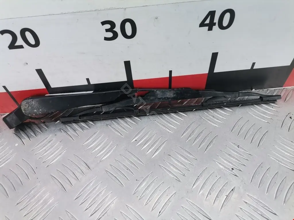 Рычаг стеклоочистителя 3M51R17526AA