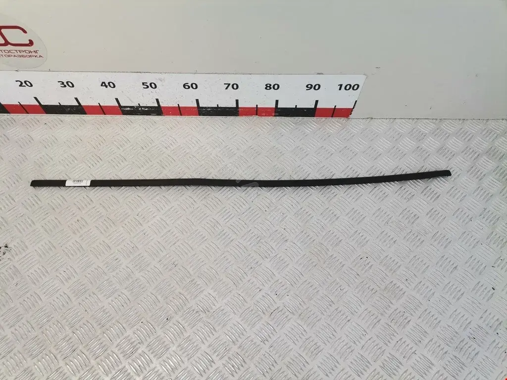 Молдинг двери 1T0839477