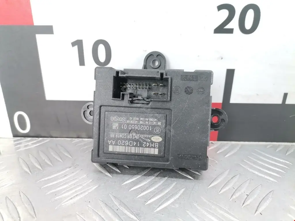 Блок управления двери BH4214D620AA