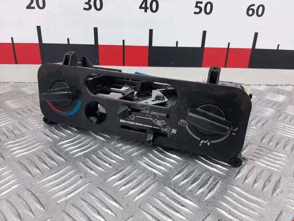 Блок управления климат-контролем MR167502