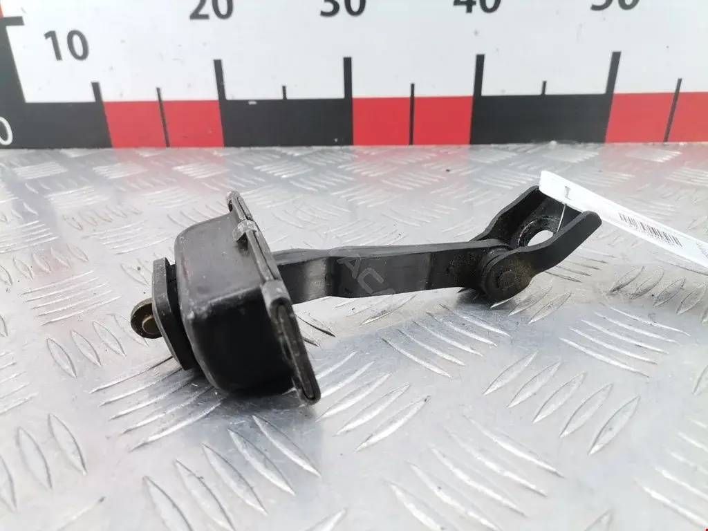 Ограничитель двери A1687200116