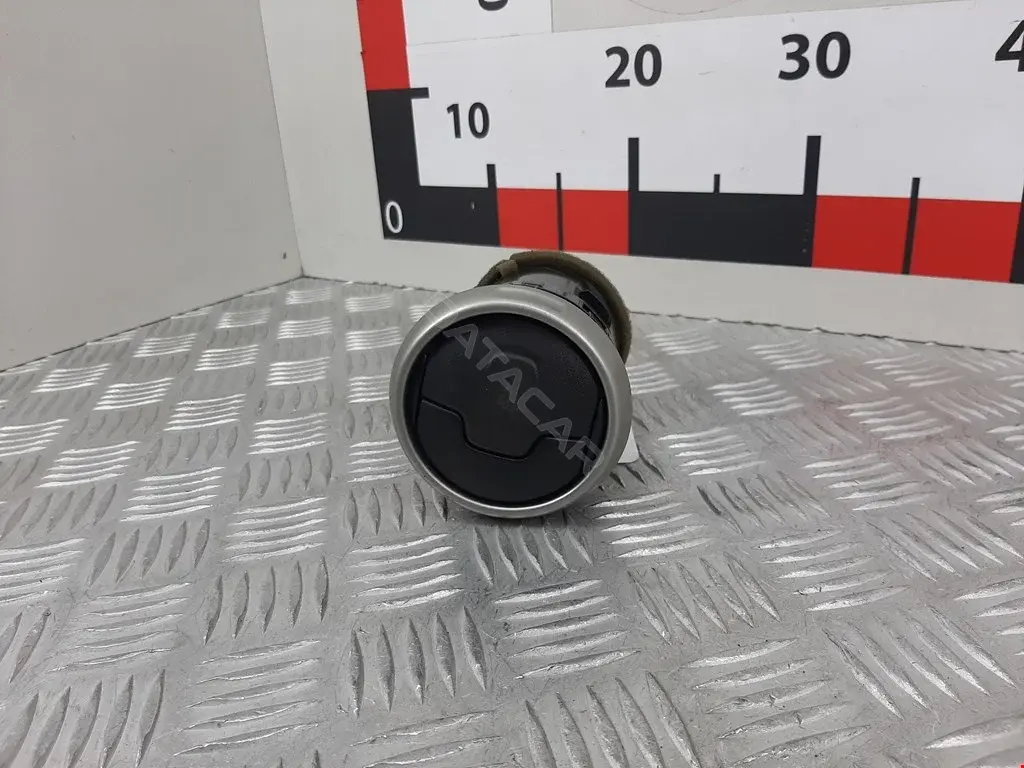 Дефлектор обдува салона 68760JD10A, P10670