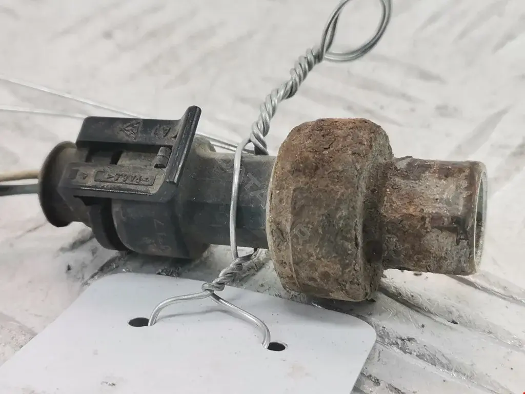 Датчик давления кондиционера 16790717