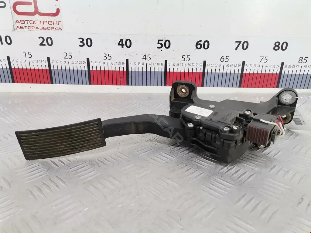 Педаль газа 18002EB400