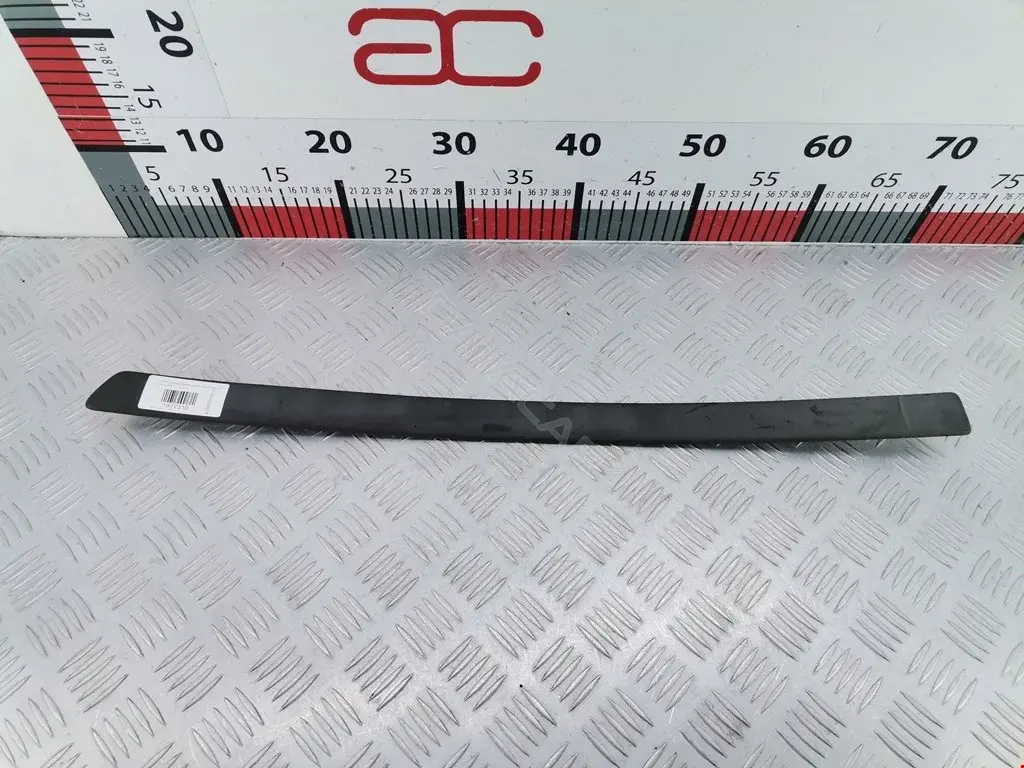 Молдинг двери 3M51R25533AC