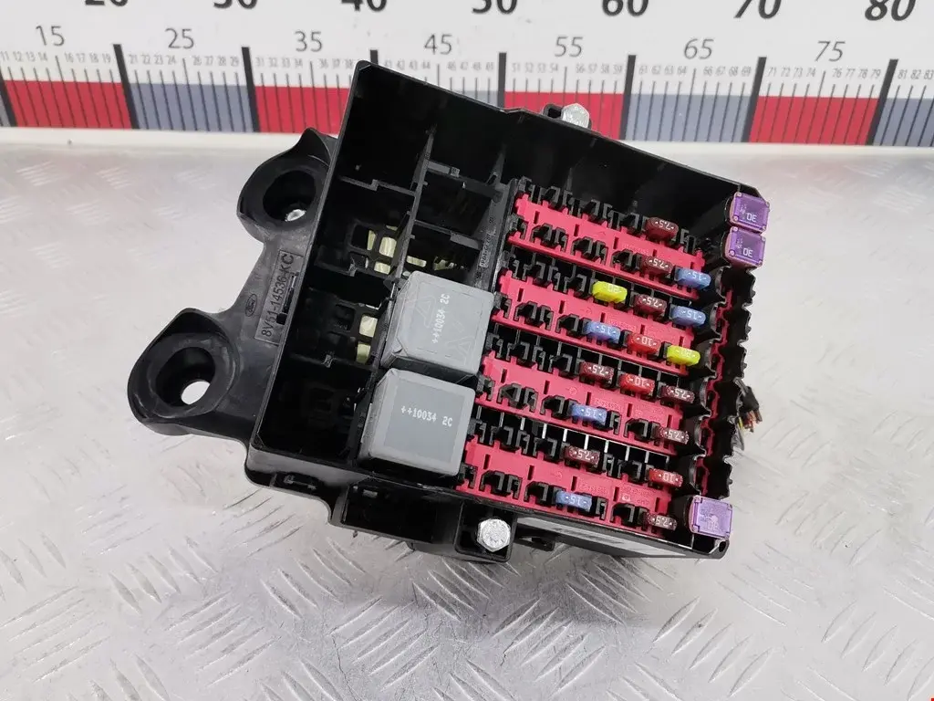 Блок предохранителей 8V5T14A005KMF