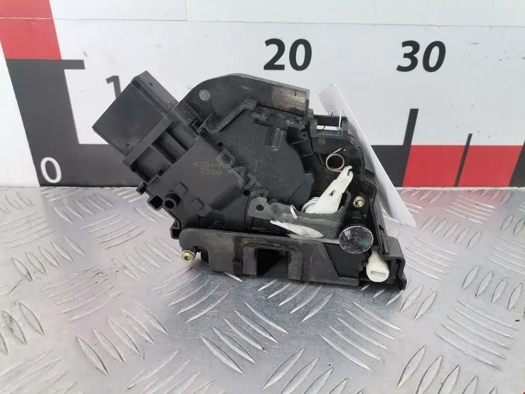 Замок двери 3M5AR26412BM