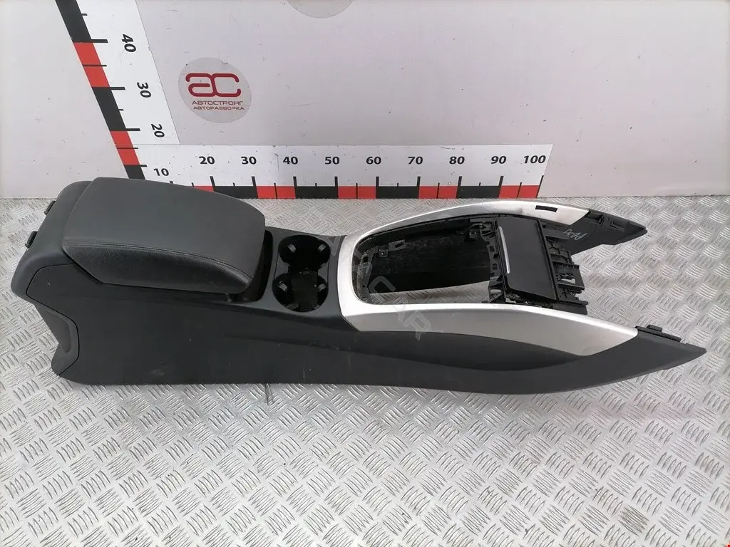 Подлокотник 8R0864207F