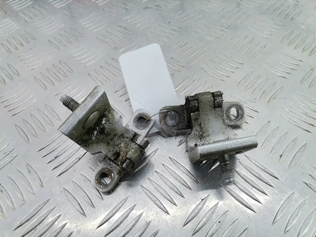 Петля крышки багажника 8U0827299E, 8U0827899A
