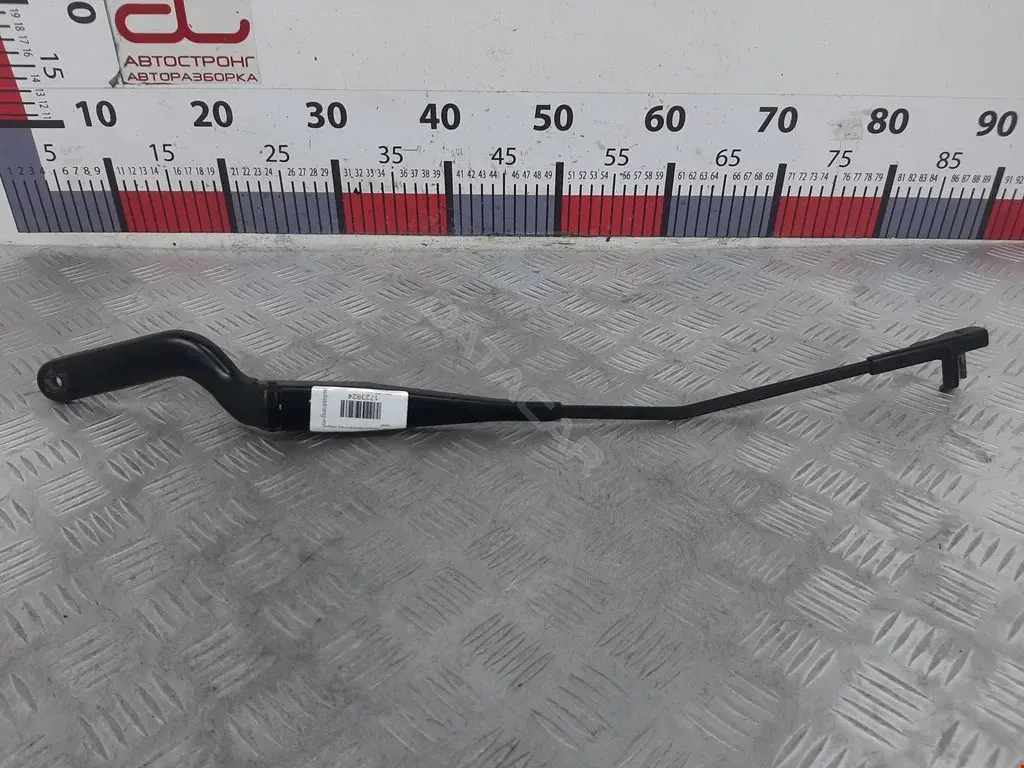 Рычаг стеклоочистителя 3M5117526AA