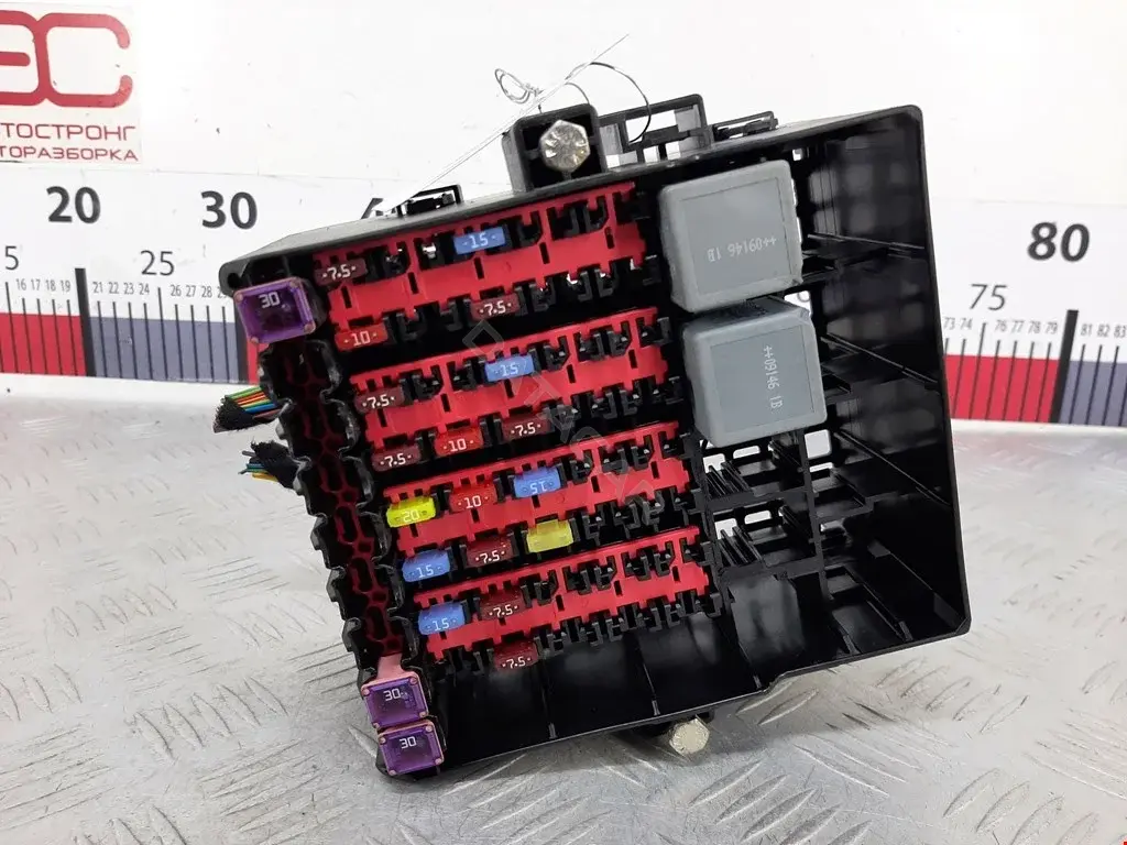 Блок предохранителей 8V5T14A005KME