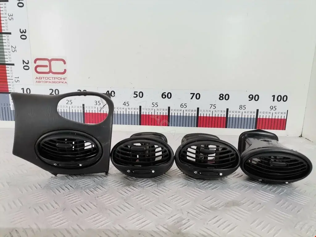 Дефлектор обдува салона 98AB19893AKW