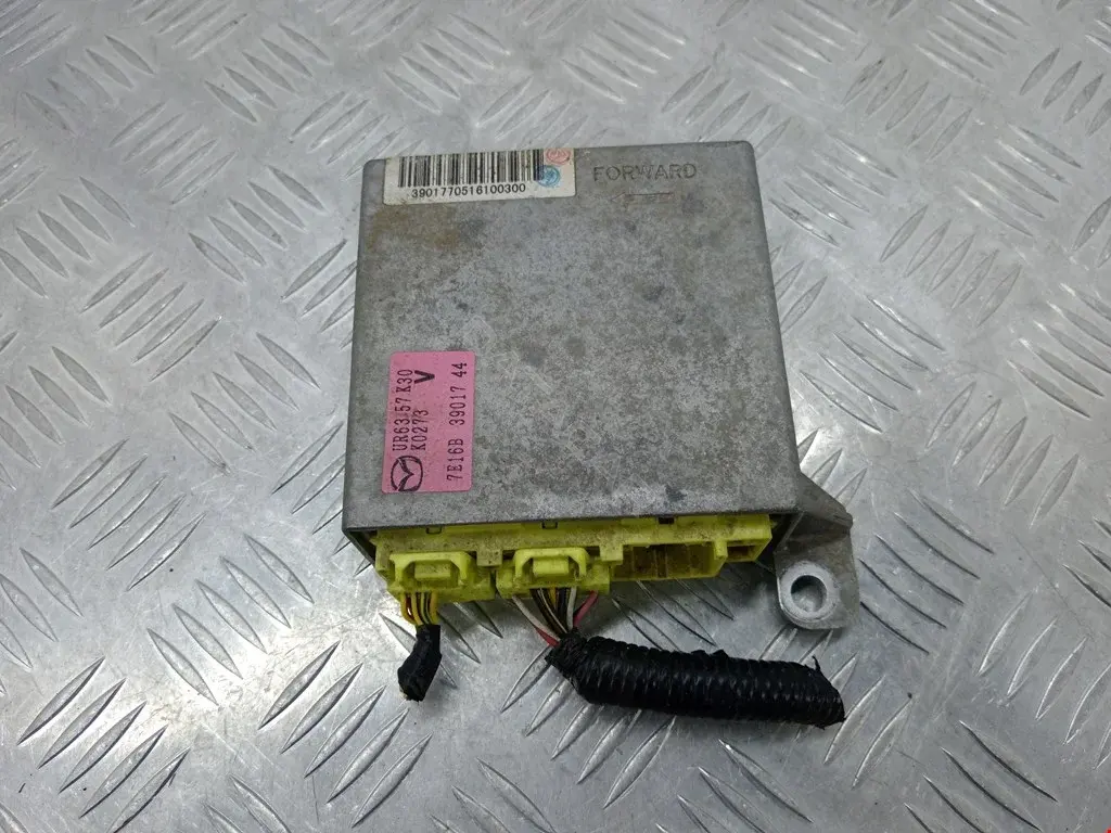 Блок управления подушками безопасности 7E16B3901744, UR6357K30