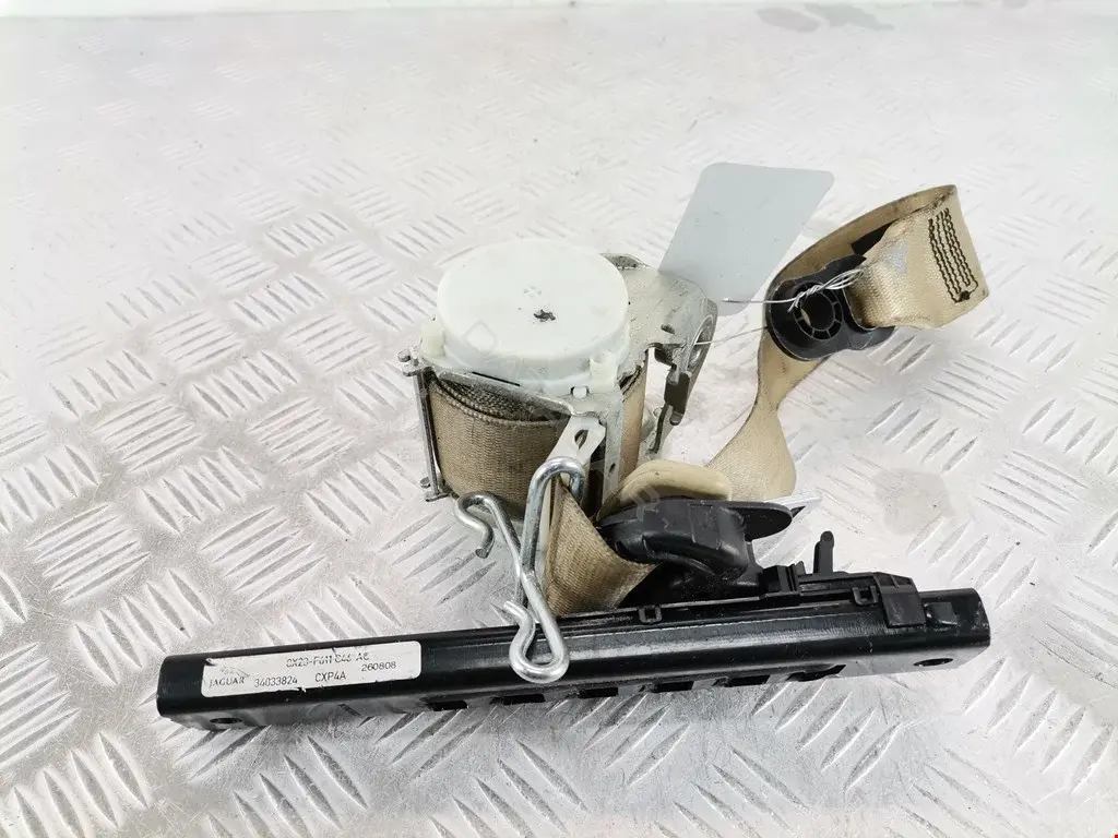 Ремень безопасности C2Z20420LEG
