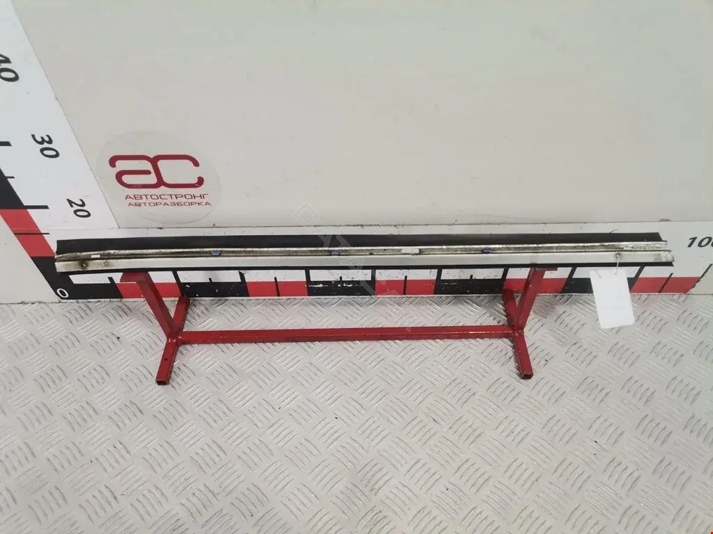 Молдинг двери 4D0853961