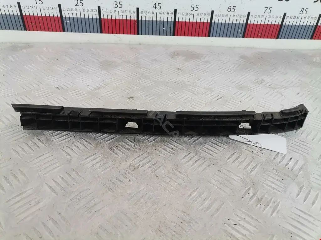Кронштейн-направляющая бампера 866172B700