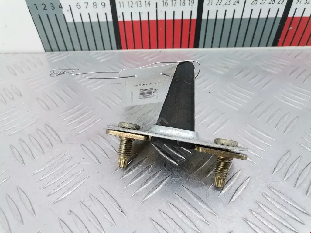 Замок крышки багажника 90387848