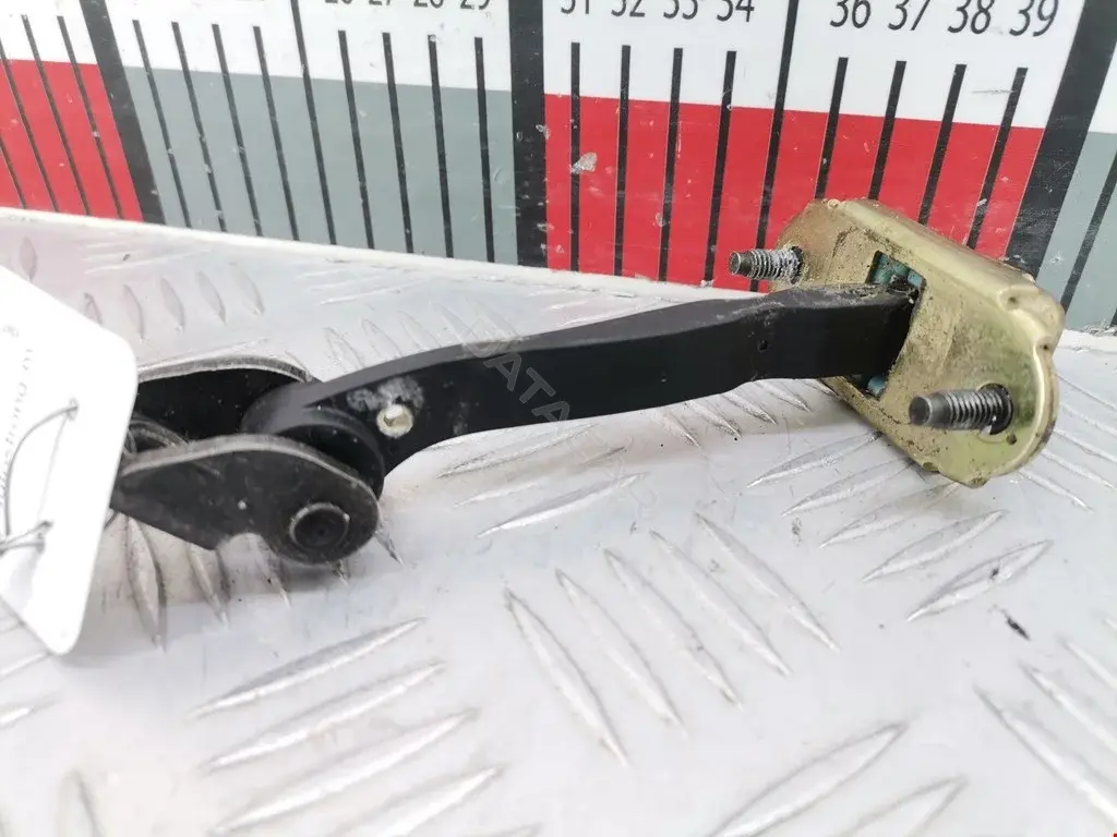 Ограничитель двери 2S6AA23500