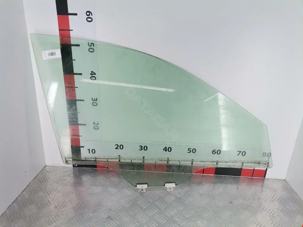 Стекло двери 61011FG100