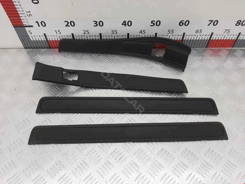 Накладка на порог 94060FG060