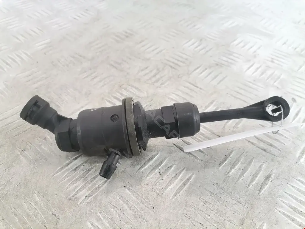 Главный цилиндр сцепления 30610BB30A