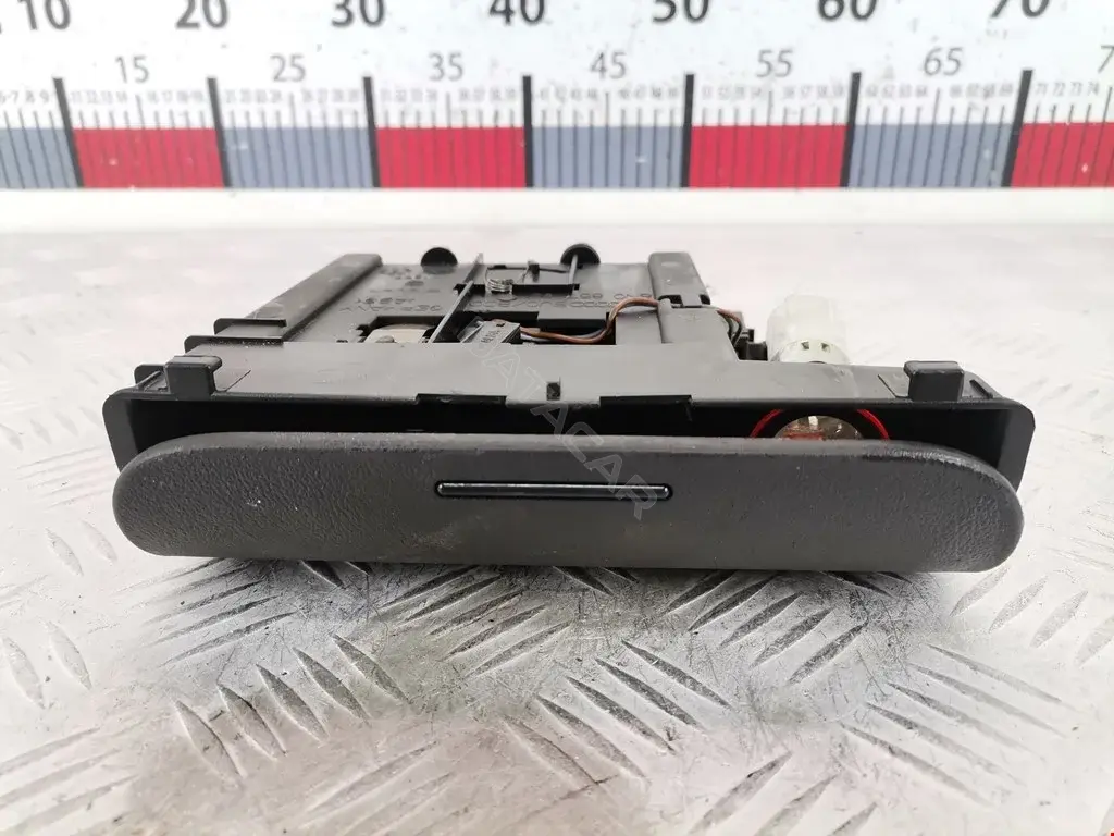 Пепельница 8N0857951, 8N0857951A