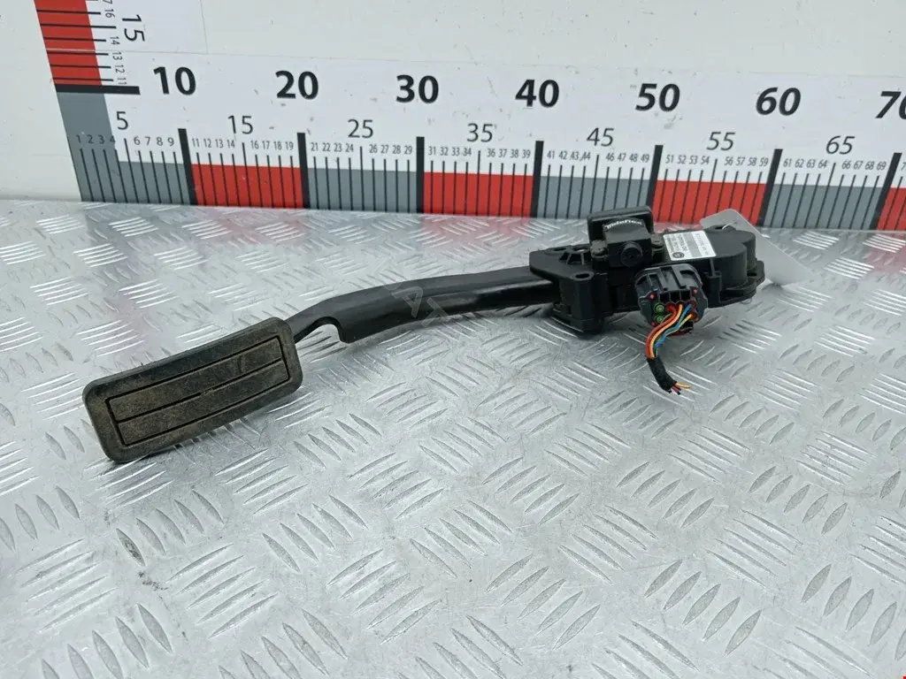 Педаль газа 7R562AA8PVJ