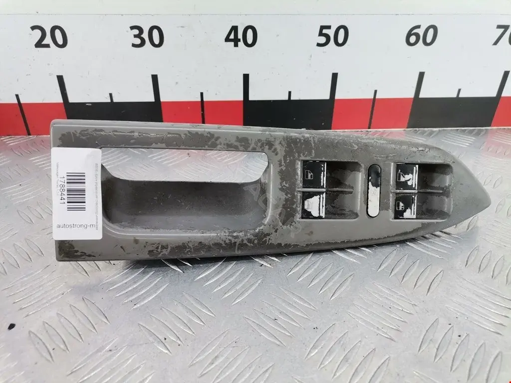 Блок управления стеклоподъемниками 1K4959857, 1K4959857C