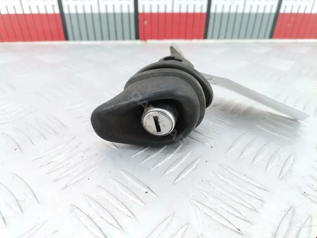 Ручка крышки багажника 6L6827565C