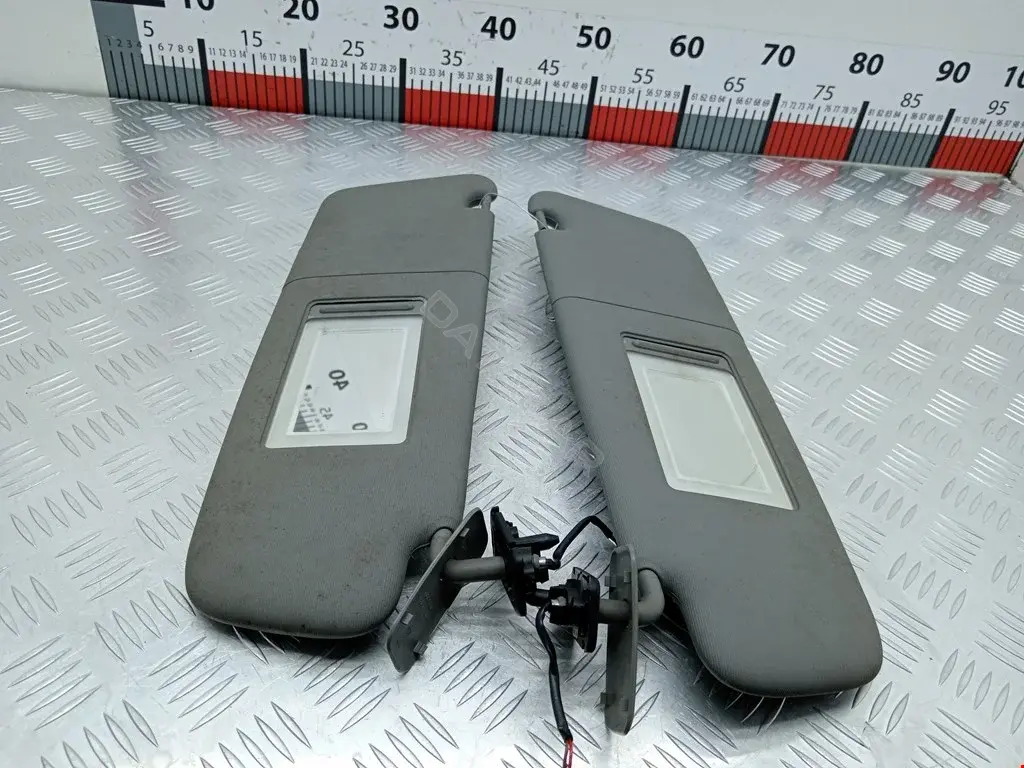 Козырек солнцезащитный 7L6857551BS