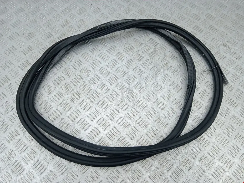 Уплотнитель двери 8K0831721