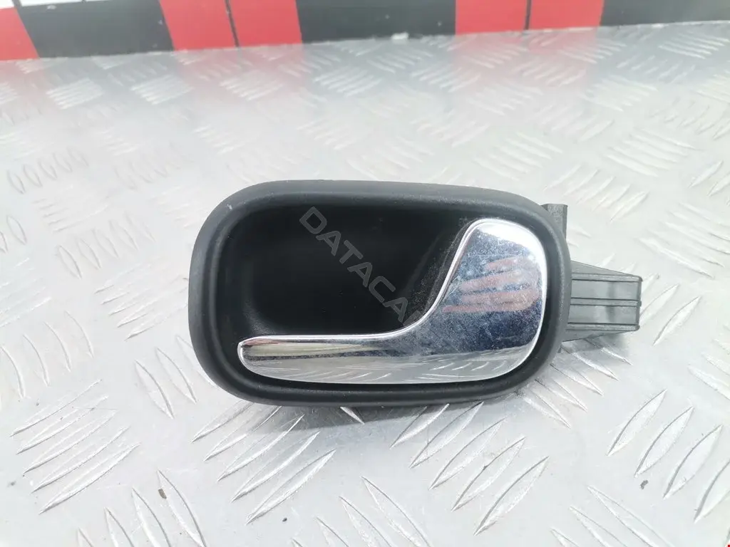 Ручка двери 8D0839020