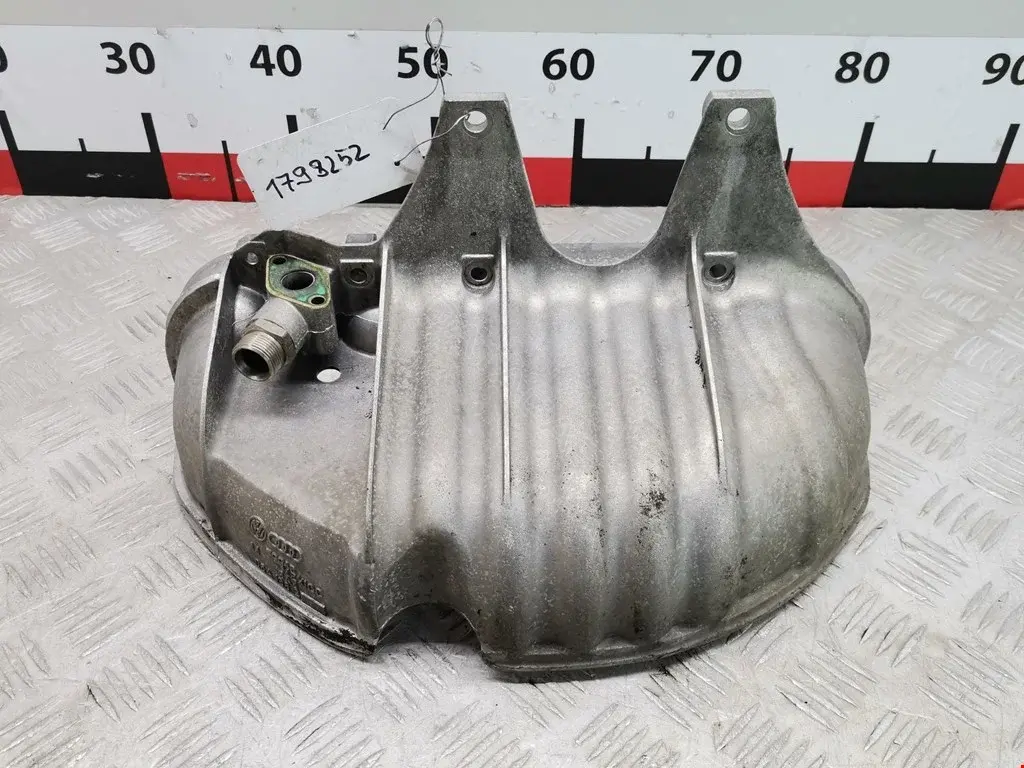 Тепловой экран глушителя 06A133228B, 06A133229E