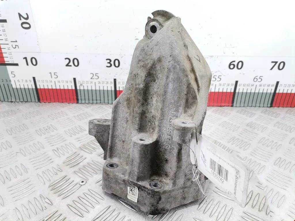 Кронштейн двигателя A6512230004