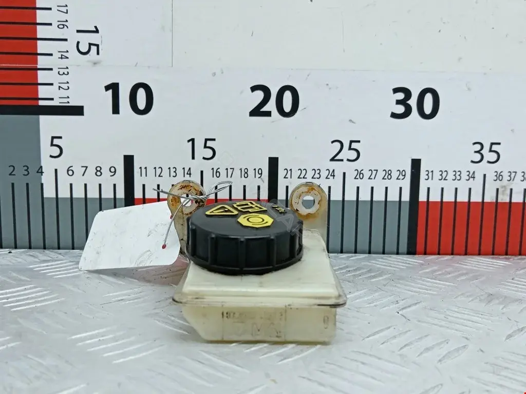 Бачок тормозной жидкости 03350886381, 1901455