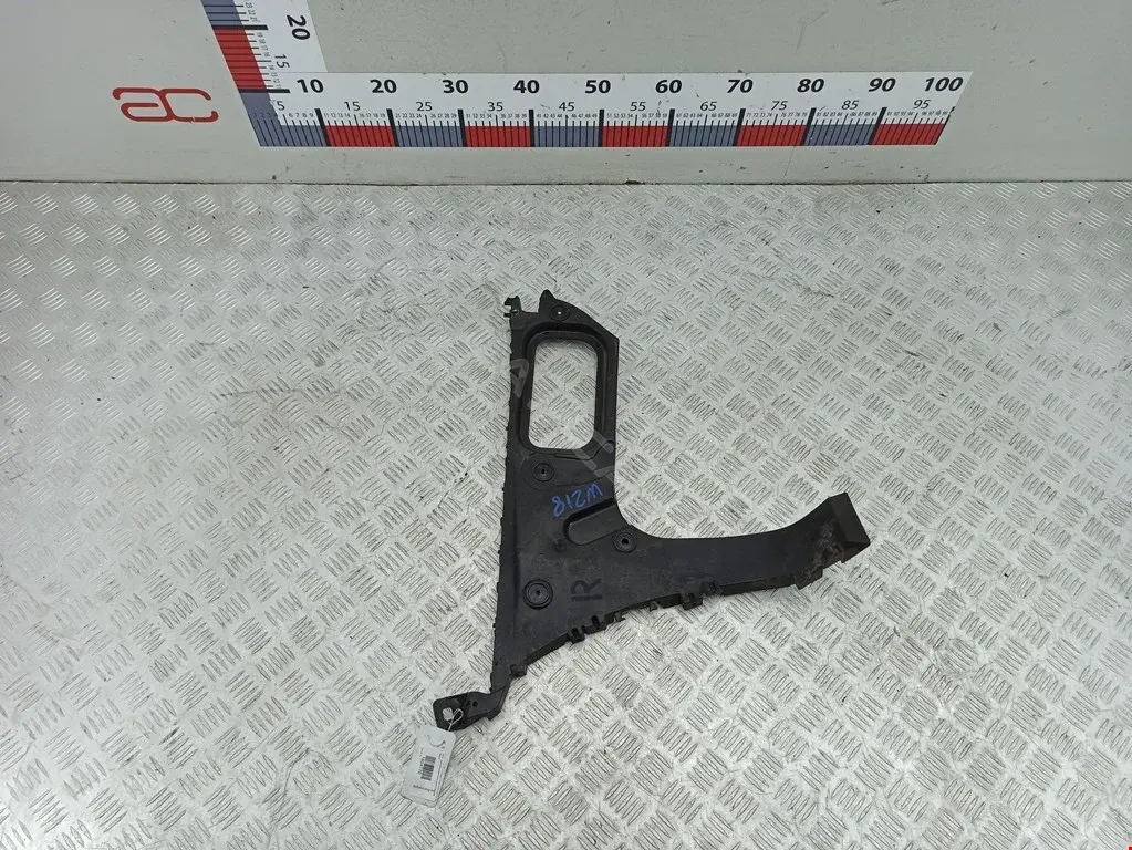 Кронштейн-направляющая бампера 13709616, 4L0807454, 4L0807454A