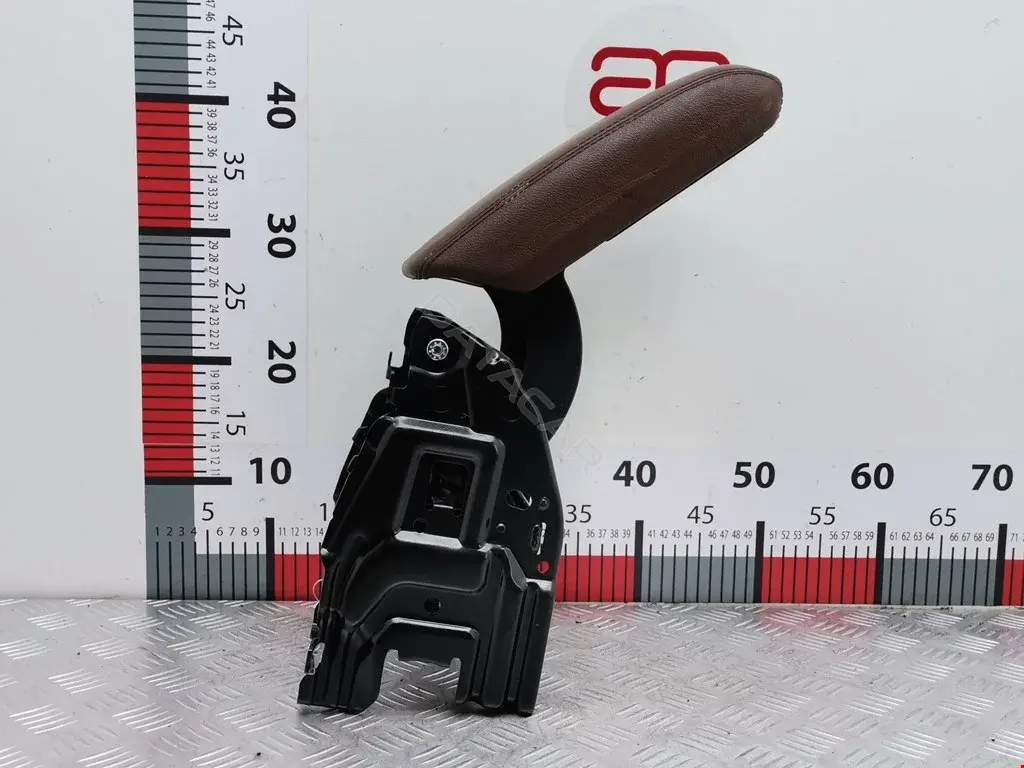 Подлокотник 8K0864283