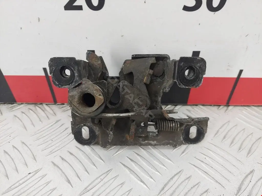 Замок капота 8D0823509J