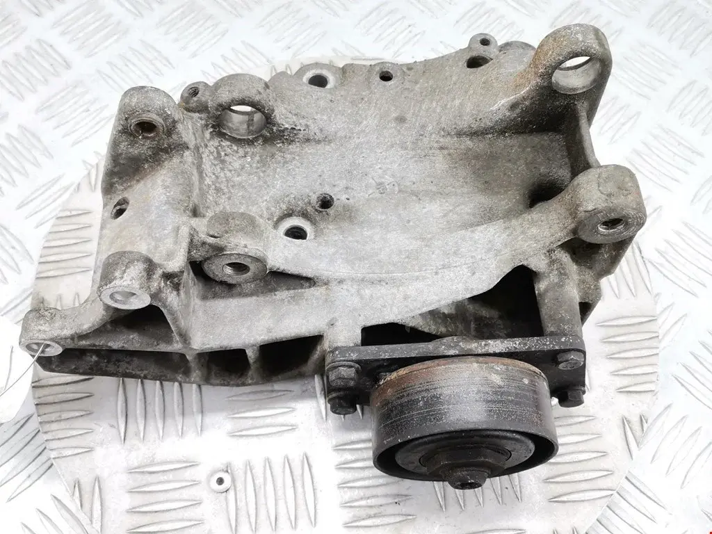 Кронштейн компрессора кондиционера 6453KG