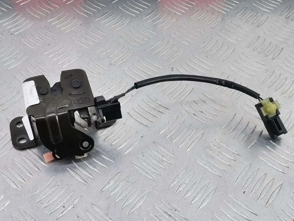 Замок крышки багажника 812301F000