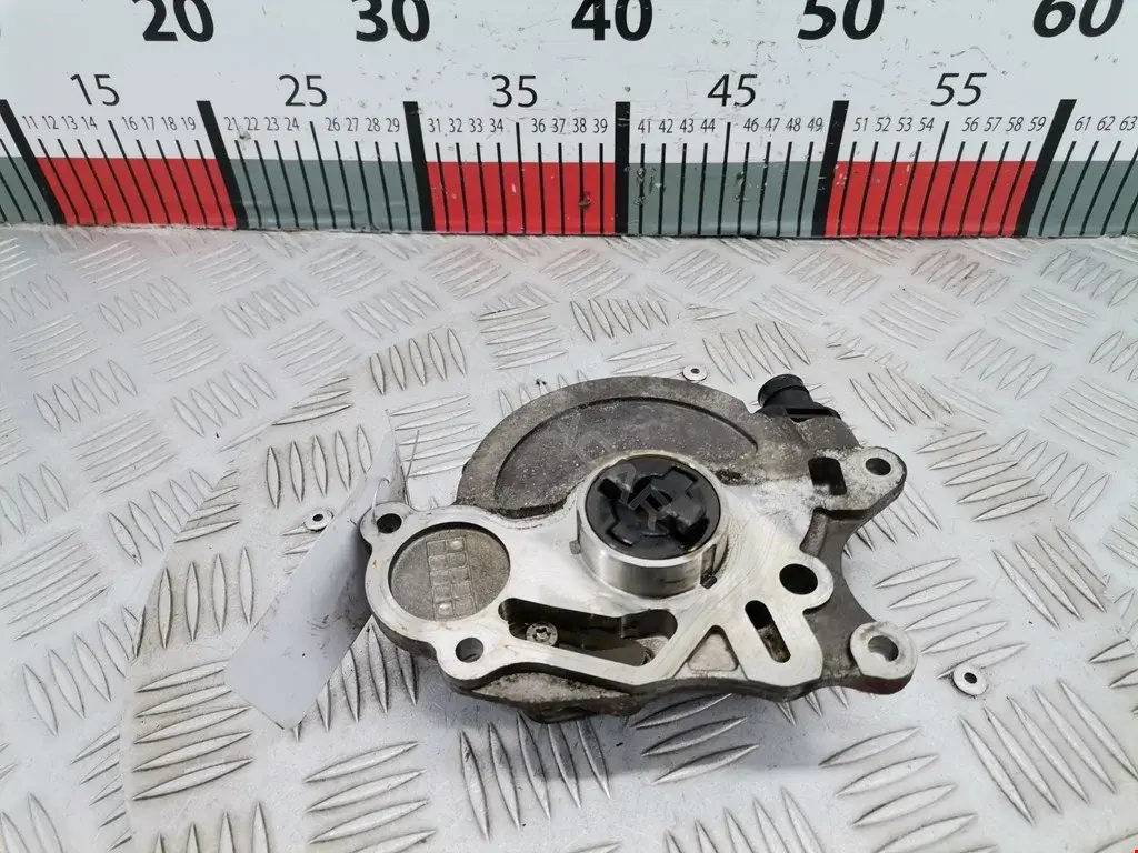 Вакуумный насос 03L145100B, 03L145100C, 03L145100D
