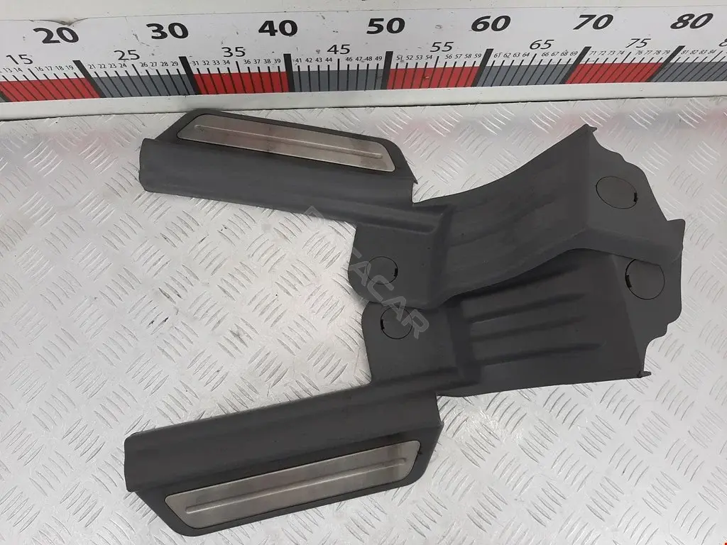 Накладка на порог 84250H1002