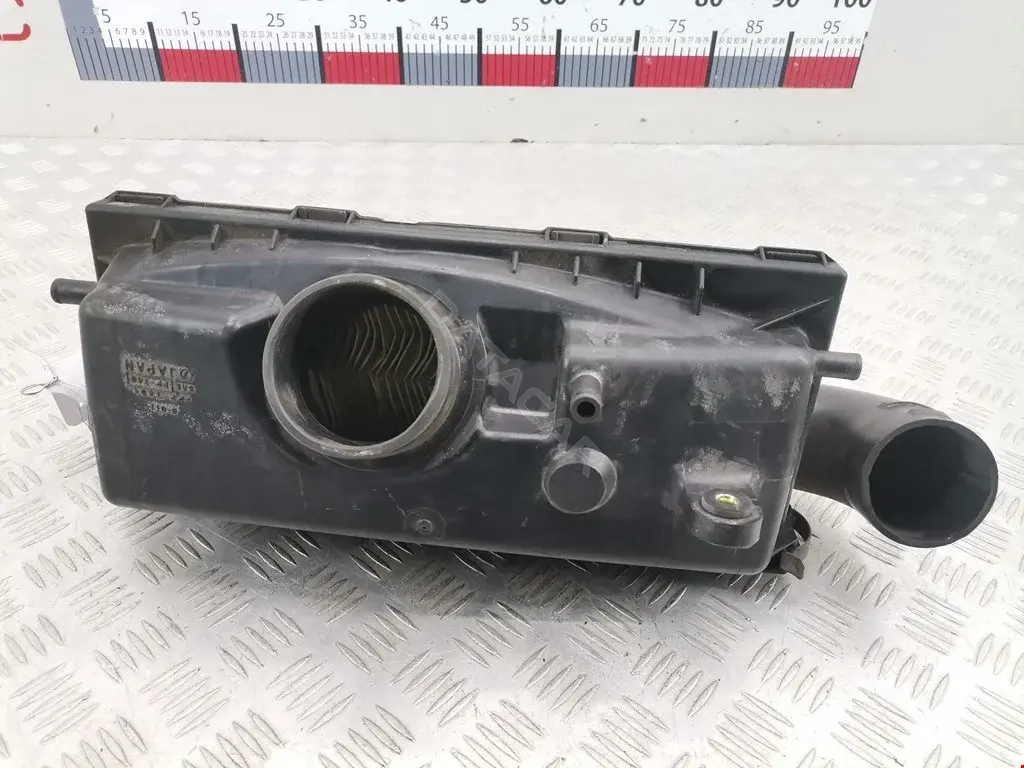 Корпус воздушного фильтра 16520AA042