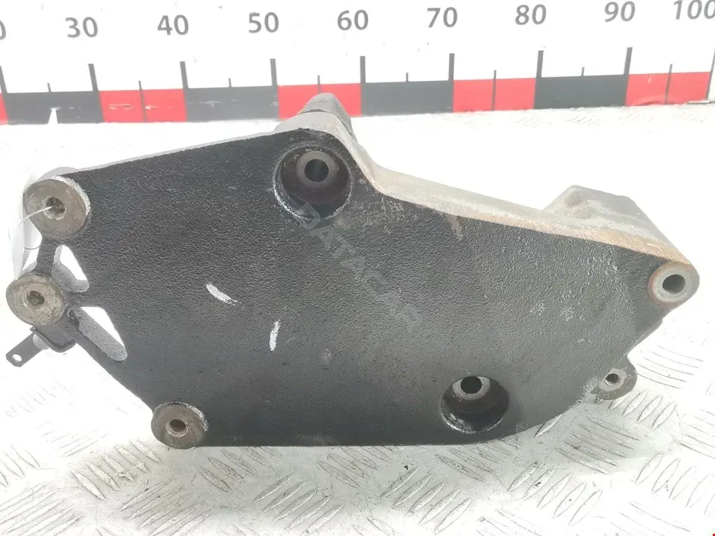 Кронштейн двигателя 7M0199308C