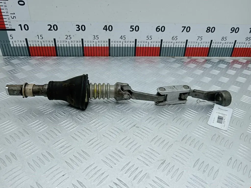 Рулевой карданчик 2104620748, A2104620748