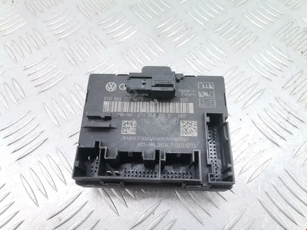 Блок комфорта 8T0959792J