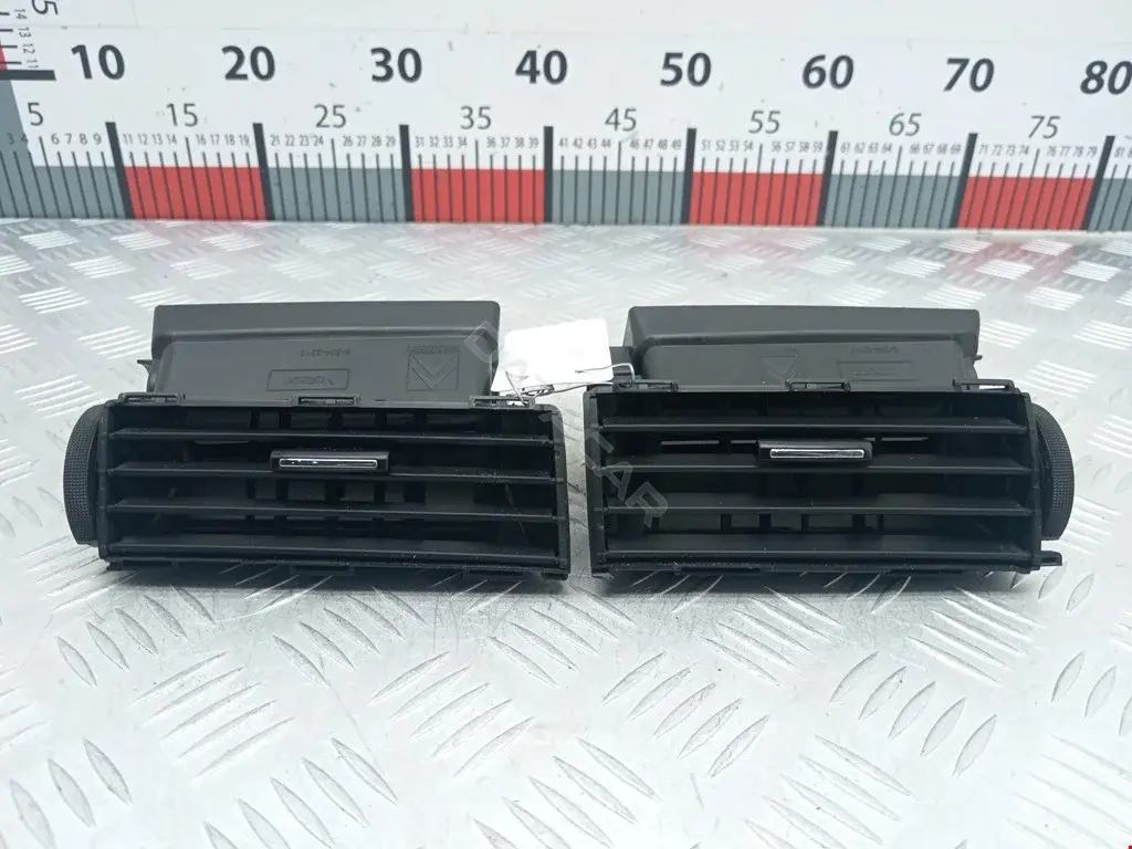 Дефлектор обдува салона 9682425577