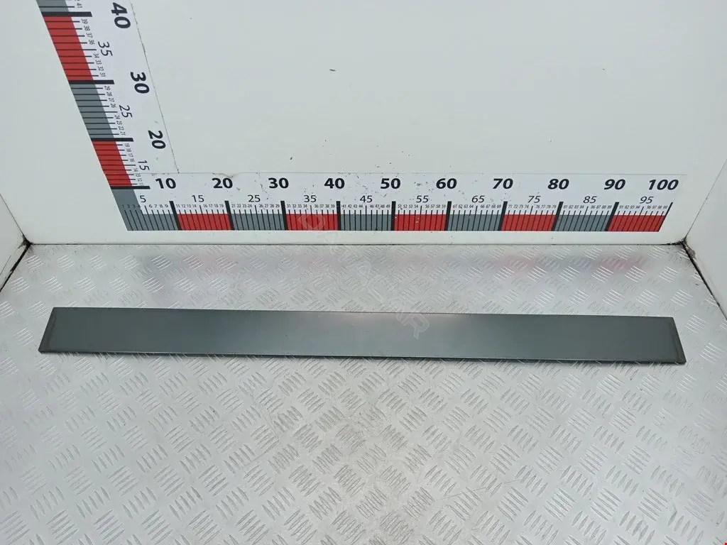 Накладка крышки багажника 6515A037