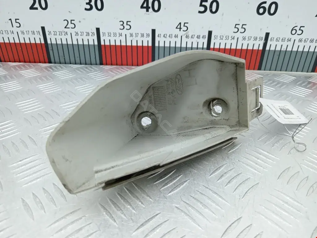 Кронштейн-направляющая бампера 8V4117A882A